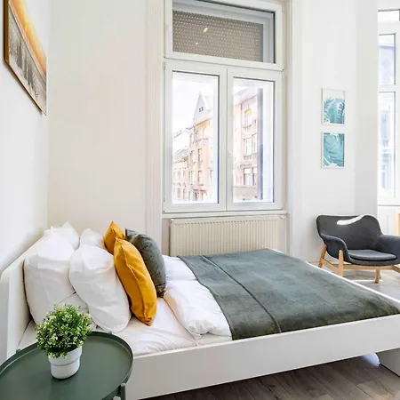 Ultra - Large - Sunny * Βουδαπέστη