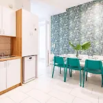 Ultra - Large - Sunny Apartament