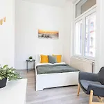Ultra - Large - Sunny Apartament Budapesta
