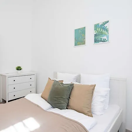 Ultra - Large - Sunny Budapeste