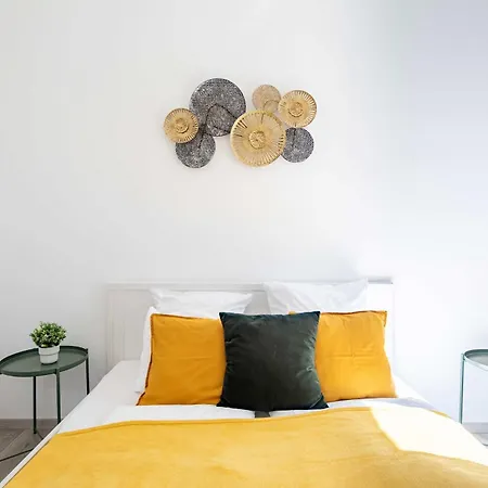 Ultra - Large - Sunny Budapest