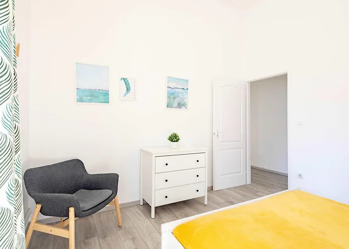 Ultra - Large - Sunny بودابست