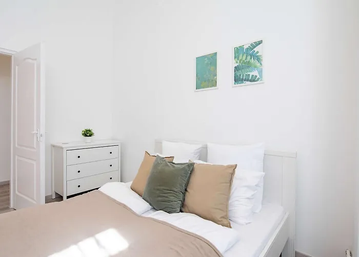 Ultra - Large - Sunny بودابست